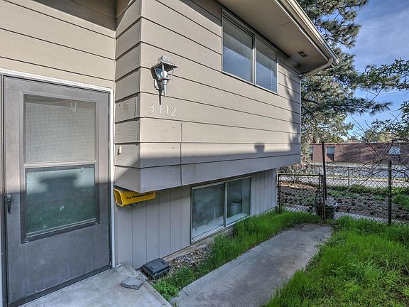 3rd image of 3112 E 29th Ave