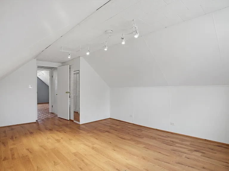 8912 Windsor Ln — Photo 22