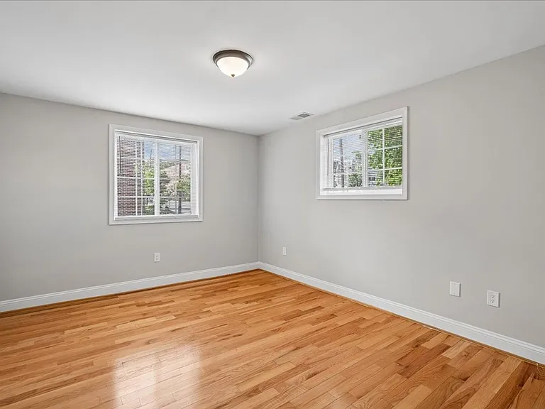 1616 27th St SE — Photo 31