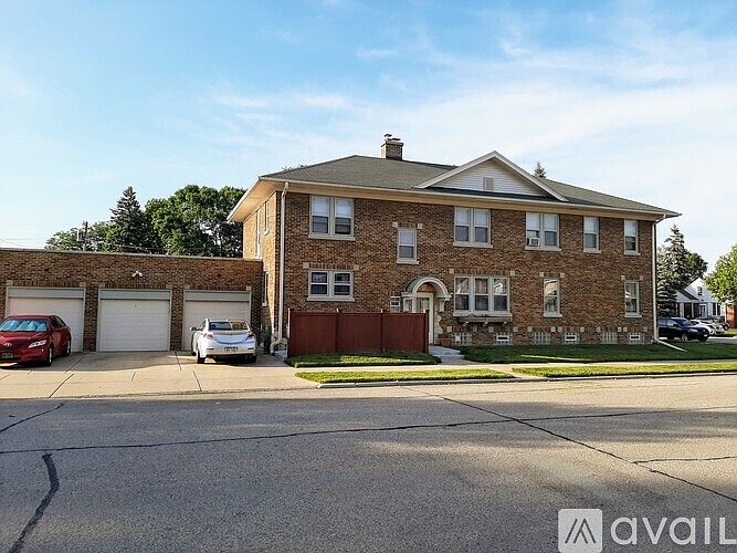 2nd image of 2700 Green St