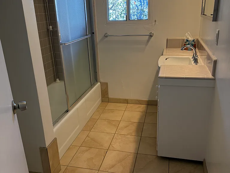 1727 E Villa St #4 — Photo 8
