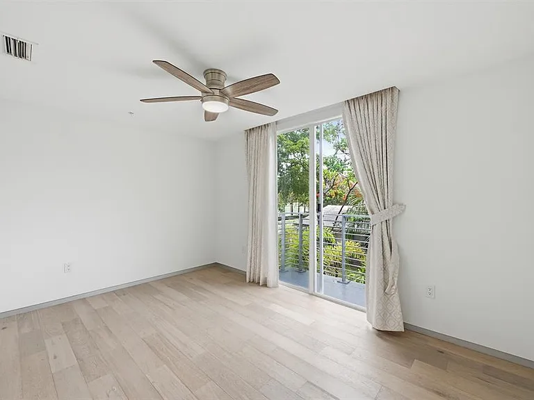 714 NE 16th Ave #102 — Photo 4