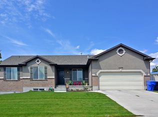 2088 W Sharpshooter Dr, Farmington, UT 84025