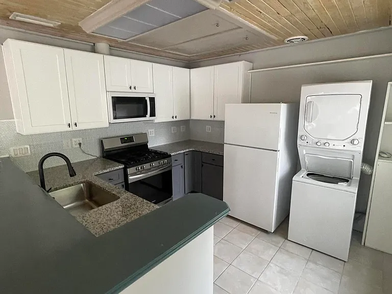 736 W King St #A — Photo 5