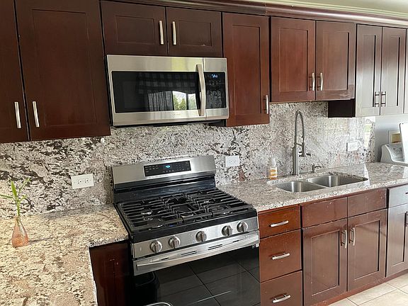 5th image of 6 Evergreen Ln
