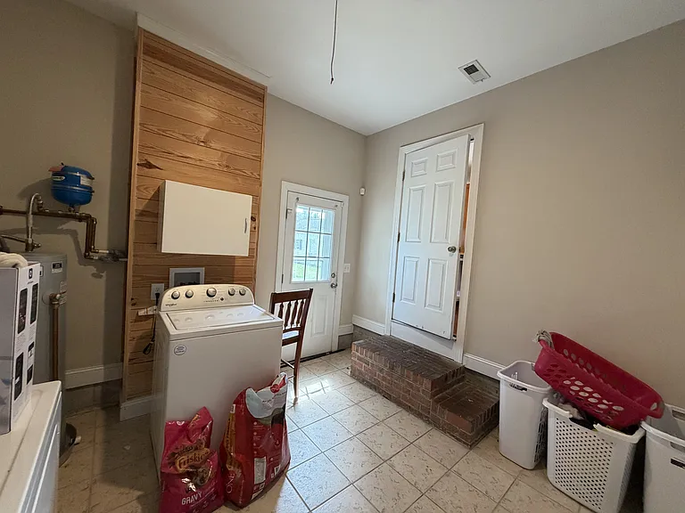 3710 Robinson St — Photo 15