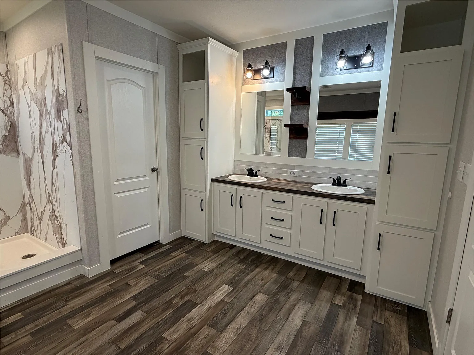 4 bed, 3.0 bath, 2280 sqft, $3,500 — Photo 3