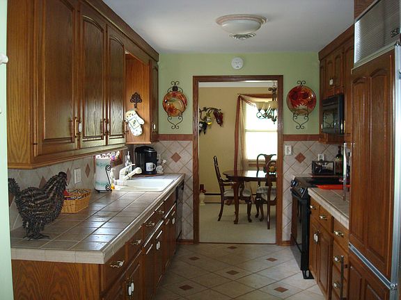 Kitchen view to dining rm