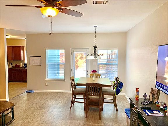 3rd image of 107 Heritage Ct