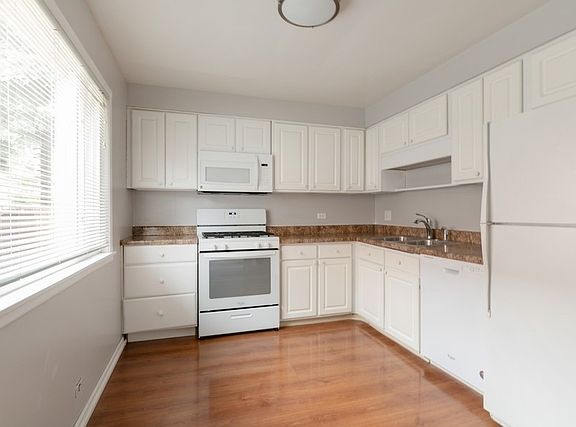 4th image of 636 N Northwest Hwy #3C