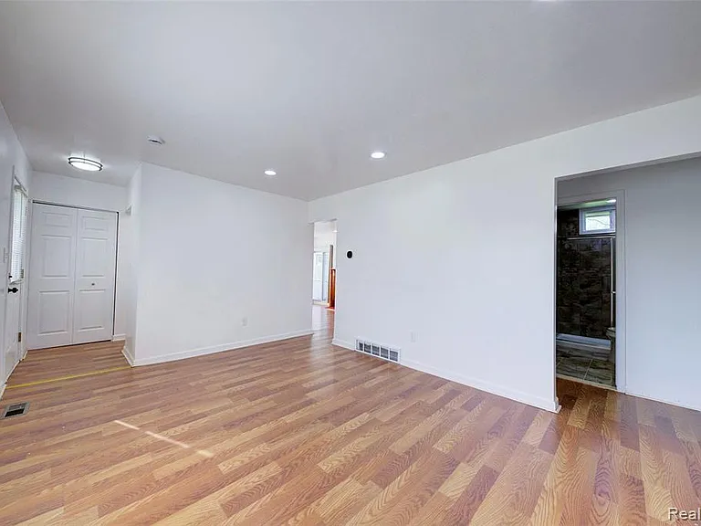 35030 Michelle Dr — Photo 24