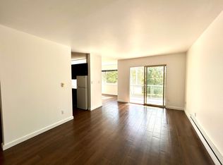 2233 NE 46th St APT 105, Seattle, WA 98105