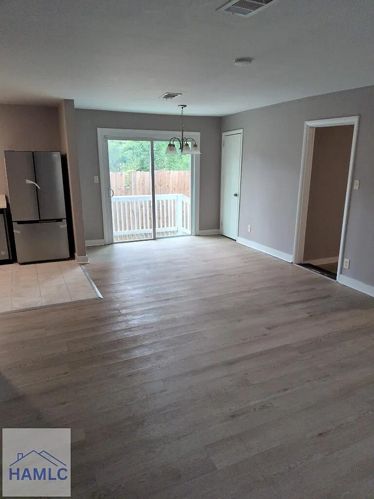 3 bed, 2.0 bath, 1375 sqft, $1,580 — Photo 3