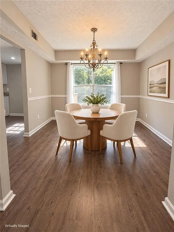 3 bed, 2.5 bath, 1876 sqft, $2,200 — Photo 2