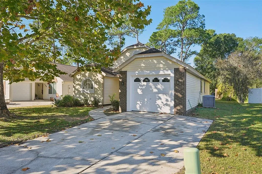 3 bed, 2.0 bath, 1250 sqft, $1,995 — Photo 2