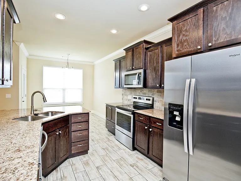 108 Alder St — Photo 7