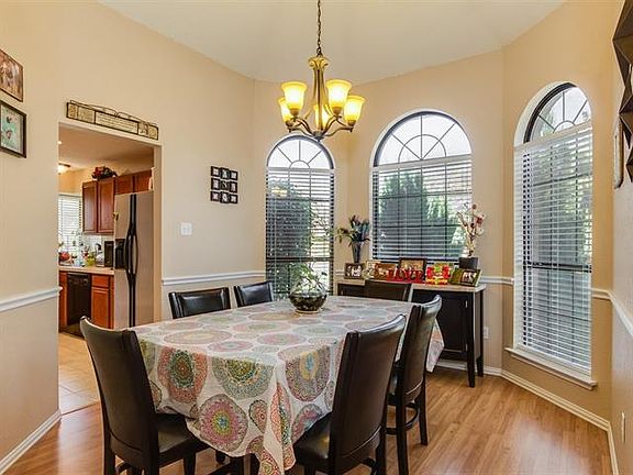 4th image of 1806 Green Oak Dr