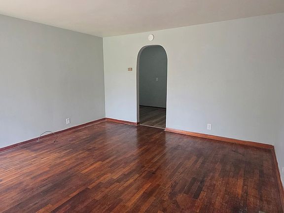 4th image of 2112 S Rangeline Rd