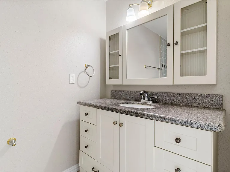 1042 Augusta Dr #1042 — Photo 16