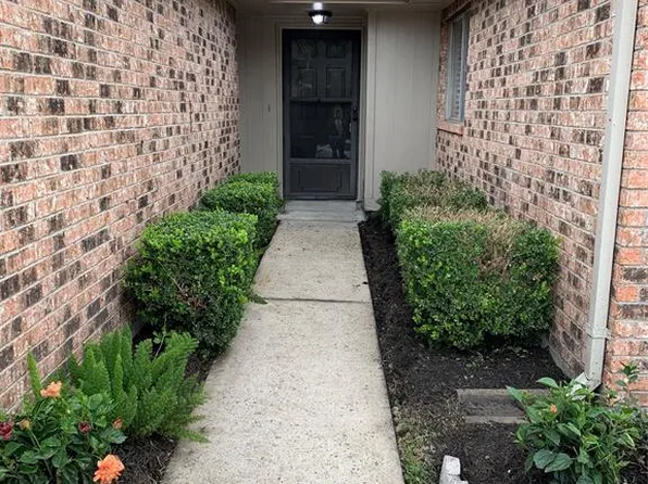 1110 Woodbridge Ave, Pearland, TX 77584