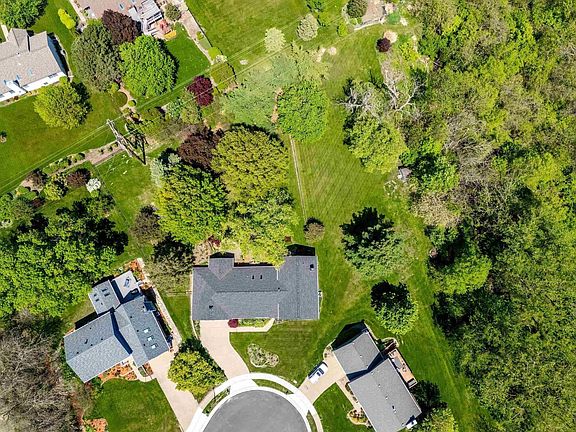 3rd image of 4105 Apple Valley Dr