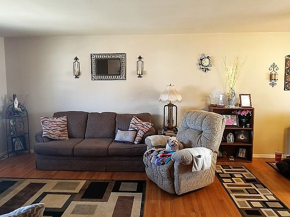 2nd image of 1501 Sherwood Dr