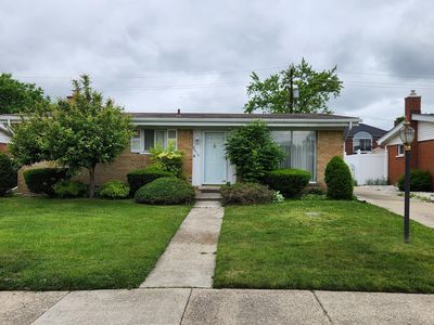8679 Mercedes St, Dearborn Heights, MI, 48127