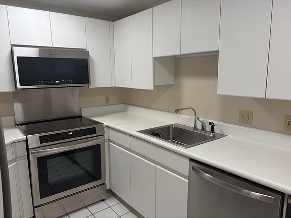 2nd image of 100 Fulton St APT 2T