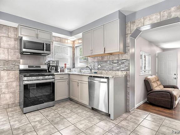 3rd image of 25690 W Hills Dr
