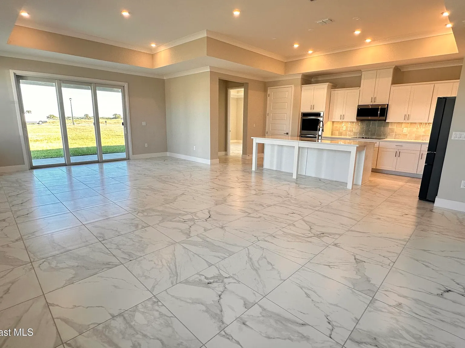 4 bed, 3.0 bath, 2154 sqft, $5,000 — Photo 4