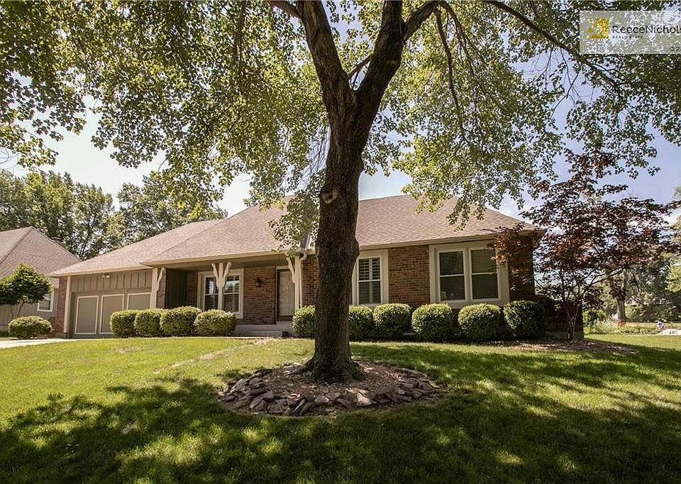 Gorgeous 1.5 plan with master and additional secondary bedroom on main level!