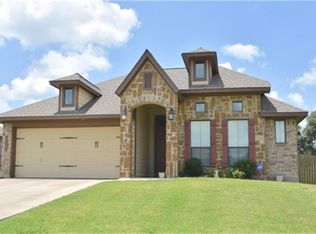 911 Cobble Gate Dr, Brenham, TX 77833
