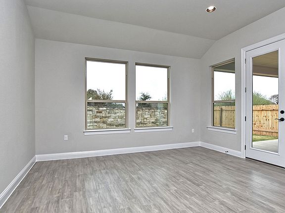 4th image of 205 Suri Dr
