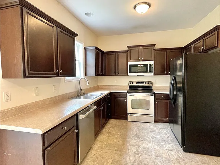 675 Omaha Dr — Photo 17