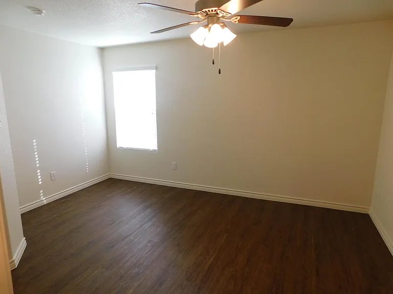 1519 Justin Loop #A — Photo 12