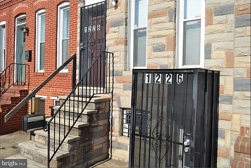1226 W Cross St Photo 1