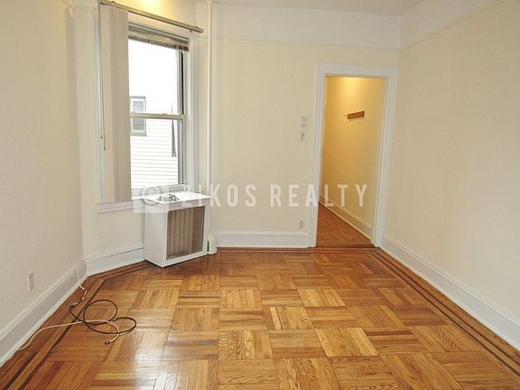 5th image of 2520 34th St APT 2F