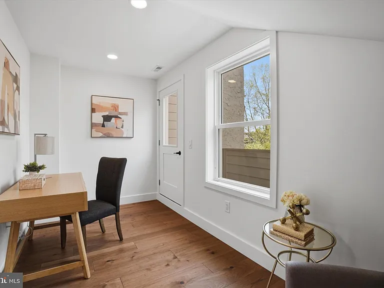 425 Grove Pl — Photo 24