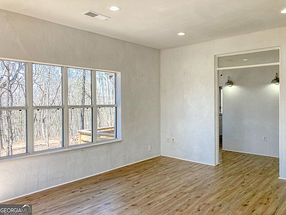 4th image of 330 Firetower Rd