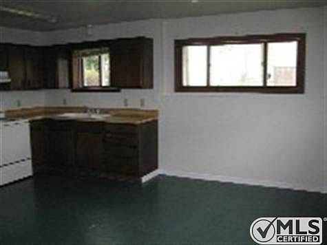 3rd image of 240 Balsam St