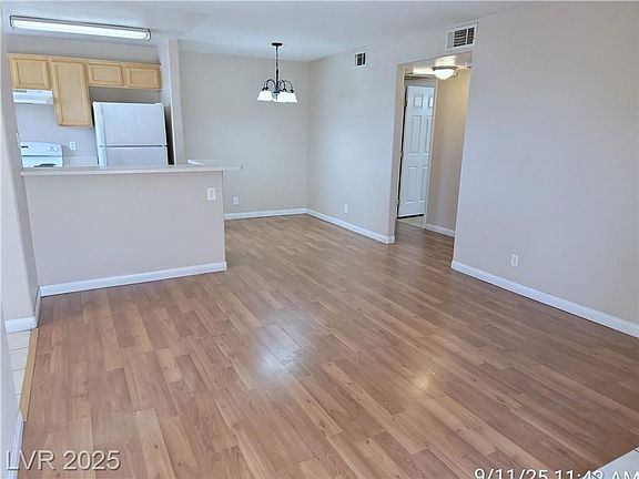 4th image of 2984 Juniper Hills Blvd Building 201-25
