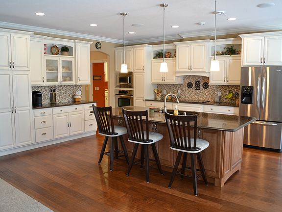 4th image of 239 Riverwood Dr