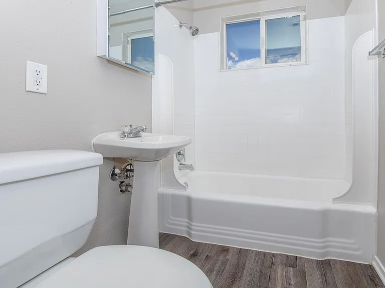 De Cortez Apartments — Photo 13