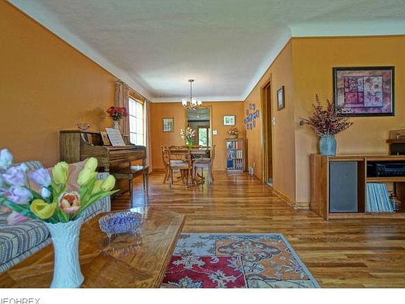 4th image of 23930 Glenbrook Blvd