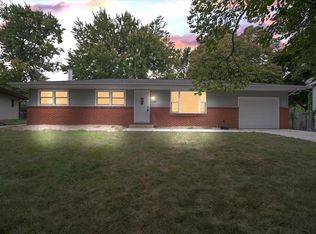 1206 Townley Dr, Bloomington, IL 61704