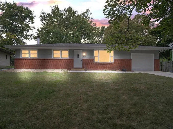 1206 Townley Dr, Bloomington, IL 61704