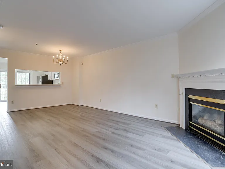 3050 S Glebe Rd — Photo 16