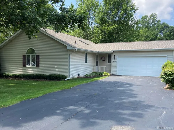 11656 Hawthorne Glen Dr, Grand Blanc, MI 48439