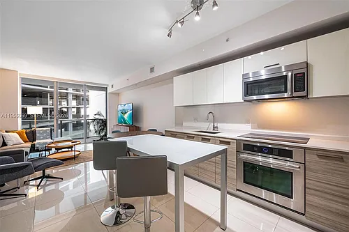 1300 Brickell Bay Dr #700 Photo 1