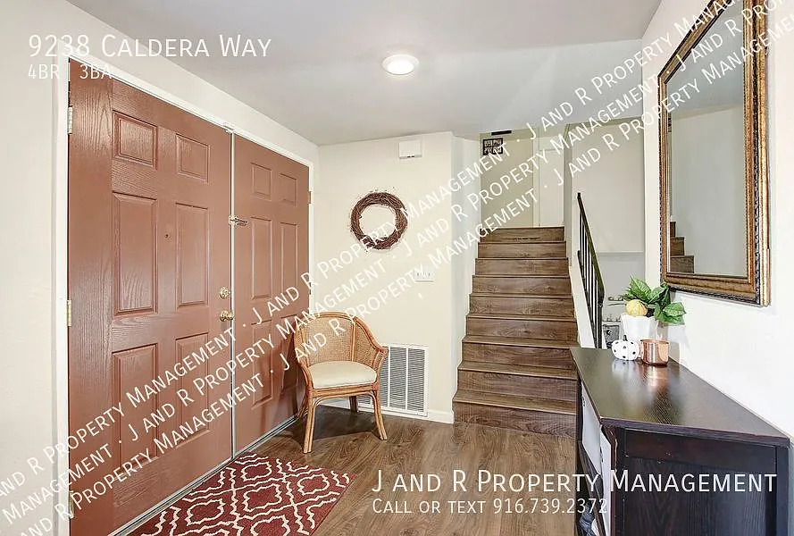 4 Bedroom in Rosemont — Photo 3